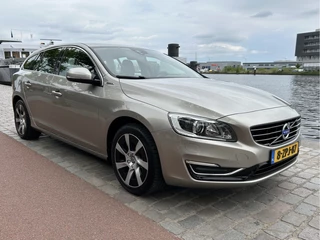 Volvo V60 Volvo V60 2.4 D6 AWD Plug-In Hybrid Momentum Navi Trekhaak Airco/ECC - afbeelding nr 4