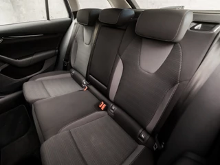 Škoda Octavia Automaat (APPLE CARPLAY, GROOT NAVI, VIRTUAL COCKIT, CAMERA, STOELVERWARMING, SPORTSTOELEN, LED KOPLAMPEN, CRUISE, PARKEERSENSOREN, NIEUWE APK, NIEUWSTAAT) - afbeelding nr 15