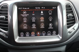 Jeep Compass Jeep Compass 4xe 240PK PHEV TRAILHAWK AUTOMAAT | NAVIGATIE | ACHTERUIRIJCAMERA | APPLE CARPLAY / ANDROID AUTO | DIGITALE COCKPIT | XENON KOPLAMPEN | 17