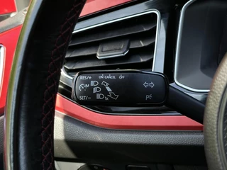 Volkswagen Polo Volkswagen Polo 2.0 TSI GTI, NIEUW MODEL, NAVI, AIRCO, CARPLAY, STOELVERWARMING, PARKEERSENSOREN VOOR/ACHTER, LICHTMETAAL 17