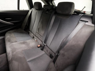 BMW 3 Serie (GROOT NAVI, M PAKKET, CLIMATE, GETINT GLAS, ALCANTARA SPORTSTOELEN, PARKEERSENSOREN, CRUISE, NIEUWE APK, NIEUWSTAAT) - afbeelding nr 14