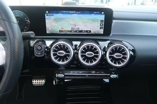 Mercedes-Benz CLA Mercedes CLA-klasse 250 AMG-NIGHT 225pk PANORAMADAK|SFEERVERLICHTING|WIDESCREEN|360CAMERA|BURMESTER|DEALER ONDERHOUDEN - afbeelding nr 17
