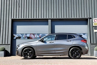BMW X2 BMW X2 sDrive18i M-Sport M-Pakket /LED/PANODAK/KEYLESS/CAMERA/STOELVERW./TREKHAAK! - afbeelding nr 2