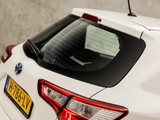 Toyota Yaris Toyota Yaris 1.5 Hybrid Active Automaat (CAMERA, CLIMATE, CRUISE, SPORTSTOELEN, LANE ASSIST, ELEK RAMEN, BLUETOOTH, NIEUWSTAAT) - afbeelding nr 28
