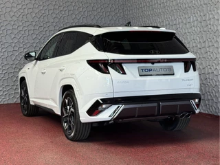 Hyundai Tucson Hyundai Tucson NIEUWE AUTO 1.6 T-GDI PHEV 252PK 4WD N-LINE SKY PANO. 360.CAMERA ELEK.KLEP ELEK.STOEL/GEHEUG.VERWARMD SUBWFR 19''LMV ZWARTE HEMEL HEADUP STOELKOELING STUURVERW. PLUG IN HYBRIDE - 5 JAAR GARANTIE - afbeelding nr 2