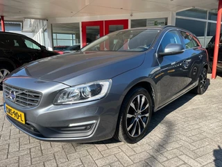 Volvo V60 1.5 T3 aut. 152PK Momentum Dealeronderhouden Trekhaak Navi