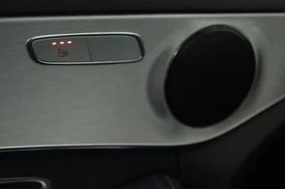 Mercedes-Benz C-Klasse Mercedes-Benz C-klasse 200 AMG | Stoelverwarming | Carplay | Trekhaak |  Matrix LED | Sfeerverlichting | Leder/Alcantara | Side Assist | Camera - afbeelding nr 9