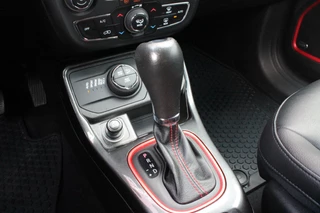 Jeep Compass Jeep Compass 4xe 240PK PHEV TRAILHAWK AUTOMAAT | NAVIGATIE | ACHTERUIRIJCAMERA | APPLE CARPLAY / ANDROID AUTO | DIGITALE COCKPIT | XENON KOPLAMPEN | 17