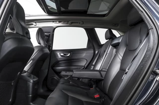 Volvo XC60 Volvo XC60 2.0 T6 Plug-in hybrid AWD Plus Dark | S/K-Panodak | Dig. Cockpit | Adapt. Cruise | Memory Stoelen | Elek. Klep | Stoel-+stuurverw. | 360 Camera | Harman/Kardon | NAV+App. Connect | LM 19