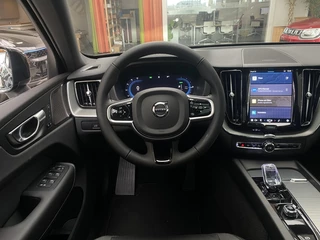 Volvo XC60 Volvo XC60 2.0 T6 Plug-in hybrid AWD Plus Black Edition 350PK Panoramadak, - afbeelding nr 2