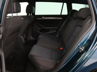 Volkswagen Passat Volkswagen Passat 1.4 TSI PHEV GTE | Panoramadak | Stoelverwarming |  Trekhaak | Side Assist | Camera | Carplay | Adaptive cruise | Park Assist | Matrix LED | Massage - afbeelding nr 11
