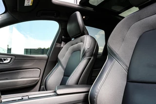 Volvo XC60 Volvo XC60 2.0 Recharge T8 R-Design - PANO - TREKHAAK - VOL!!!! - afbeelding nr 3