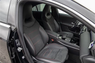 Mercedes-Benz CLA Mercedes-Benz CLA 180 AMG Widescreen, Sfeerverlichting, Camera, 19