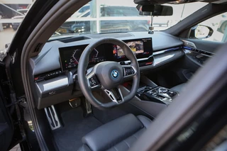 BMW 5 Serie BMW 5 Serie 530e M-Sport Pro | Pano | HUD | Sfeerverlichting | - afbeelding nr 3