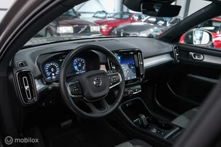Volvo XC40 Volvo XC40 1.5 T2 Momentum | Schuifdak | Trekhaak | Camera | LED | stoel & stuurwielwarming | - afbeelding nr 4