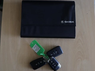 Škoda Superb Skoda Superb 1.4 TSI iV Business Edition Plus | Panoramadak |  Stoel & stuurverwarming | Adaptive cruise | Virtual Cockpit | Canton Sound | Memory | Carplay | Achterbankverwarming | Navigatie - afbeelding nr 30