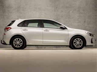 Hyundai i30 (APPLE CARPLAY, NAVIGATIE, CAMERA, CLIMATE, TREKHAAK, SPORTSTOELEN, CRUISE, LM VELGEN, NIEUWSTAAT) - afbeelding nr 4