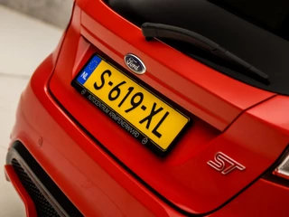 Ford Fiesta Ford Fiesta 1.6 ST1 213Pk (BLUETOOTH, GETINT GLAS, LM VELGEN, SPORTSTOELEN, PARKEERSENSOREN, ELEK RAMEN, NIEUWE APK, NIEUWSTAAT) - afbeelding nr 26