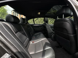 BMW 5 Serie BMW 5-serie 528xi High Executive, NL AUTO, NAP, PANO, NAVI, CRUISE, ECC-AIRCO, HUD, DODEHOEK, COMFORT STOELEN, CAMERA, LICHTMETAAL 17