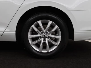 Volkswagen Passat Volkswagen Passat 2.0 TDI Comfort Business | Stoelverwarming |  Camera | Adaptive cruise | Carplay | Massage | Navigatie | Full LED | Parkeerhulp - afbeelding nr 32