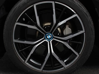 BMW 5 Serie BMW 5-serie Touring 530e M Sport PHEV AUTOMAAT 292PK Climate control Adaptieve cruise control Keyless Parkeersensoren Achteruitrijcamera Panoramadak LED Verwarmde voorstoelen Trekhaak Apple Carplay/ Android Auto - afbeelding nr 35