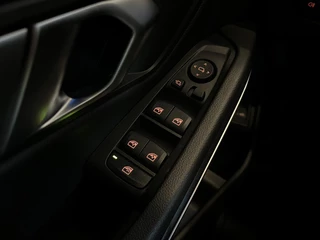 BMW 3 Serie BMW 3-serie Touring 320e Sportline Aut-8 Panoramadak HUD Laser Licht Adaptive Cruise Trekhaak Leder Navi PDC VA - afbeelding nr 25