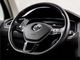 Volkswagen Tiguan 150Pk Automaat (PANORAMADAK, DIGITAL COCKPIT, APPLE CARPLAY, ELEK SPORTSTOELEN, LEDER, STOELVERWARMING, CAMERA, GETINT GLAS, KEYLESS, LED, ELEK ACHTERKLEP, PARKEER ASSISTENT, NIEUWSTAAT) - afbeelding nr 21