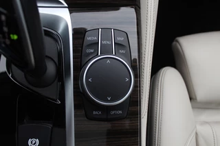 BMW 6 Serie BMW 6 Serie Gran Turismo 630i High Exe. Edition 68.661 km! / Panoramadak / 360Camera / Head-up / Luchtvering / 20'' / Luxe Leder / Safety Pack / Luxury Line / Navigatie / Stoelverwarming - afbeelding nr 29