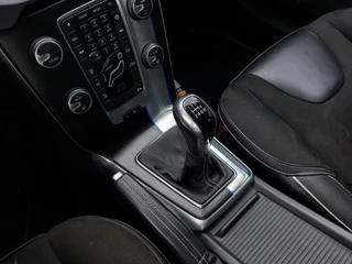 Volvo V40 Volvo V40 2.0 D2 R-Design Business | Origineel NL | Navi | Bi-Xenon | Clima | Cruise | Leder+Alcantara | Stoelverwarming | Pdc | Licht+Regensensor | 16''lm | Voorruitverwarming - afbeelding nr 15
