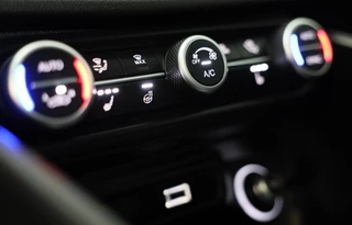 Alfa Romeo Giulia Alfa Romeo GIULIA 2.0 T GME AWD Tributo Italiano / FACELIFT / Digital Cockpit / Acc / HK / Leder / Elek Stoelen / Camera / 19 Inch - afbeelding nr 15