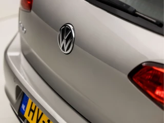 Volkswagen Golf Automaat (APPLE CARPLAY, NAVIGATIE, CLIMATE, TREKHAAK, SPORTSTOELEN, LM VELGEN, PARKEERSENSOREN, NIEUWE APK, CRUISE, NIEUWSTAAT) - afbeelding nr 27