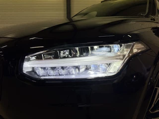 Volvo XC90 Volvo XC90 T8 Recharge AWD R-Design BLACK LONG RANGE PANO/TREKHAAK/HEAD-UP/MEMORY/H&K/CAMERA/ACC/PILOT-ASSIST/KEYLESS/LEER-SPORT/GOOGLE/PRIVACY/20