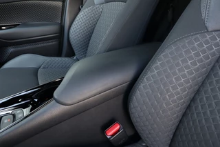 Toyota C-HR Toyota C-HR 1.8 Hybrid Dynamic Plus Dodehoek/Winterpakket/Parkeersensoren - afbeelding nr 16