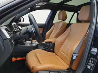 BMW 3 Serie BMW 3 Serie Touring 320i M-sport Trekhaak, Panoramadak, Leder - afbeelding nr 18