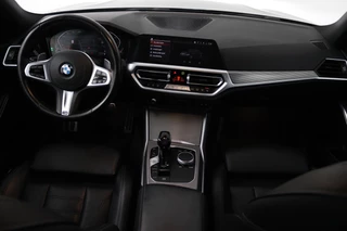 BMW 3 Serie BMW 3-serie 320i High Executive Edition (PARKEERSENSOREN, STOELVERWARMING, LEER, NAVIGATIE, NL-AUTO) - afbeelding nr 3