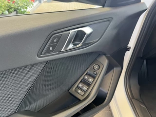 BMW 1 Serie BMW 1 Serie 118i Executive Edition Automaat | Navi | Cruise | Apple Carplay - afbeelding nr 12