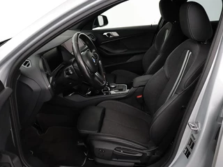 BMW 1 Serie BMW 1-serie 118i M Sport | Trekhaak | Carplay | Navigatie |  Sportstoelen | Half leder | Full LED | Climate control | Parkeerhulp - afbeelding nr 4