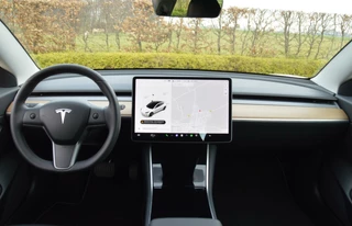 Tesla Model 3 Tesla Model 3 Standard RWD Plus 60 kWh 15.177 km! 1e eig. panoramadak - afbeelding nr 13