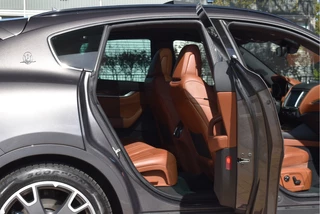 Maserati Levante | Luchtvering | Pano.dak | Camera | Keyless | DAB | Carplay | LED / Xenon | 20