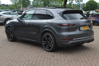 Porsche Cayenne Porsche Cayenne 3.0 E-Hybrid Platinum Edition / Trekhaak / Panoramadak / 360Camera / 22'' / Matrix LED / Luchtvering / Sportdesign / Sportchrono / Keyless / Stoelventilatie / Stuurverwarming / Dodehoek / DAB / ACC - afbeelding nr 3