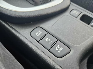 Toyota Yaris Toyota Yaris 1.5 Hybrid Dynamic | Nieuw Model / Dealer OH | Carplay / Cruise - afbeelding nr 27