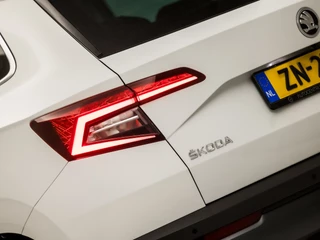 Škoda Karoq Automaat (APPLE CARPLAY, GROOT NAVI, CAMERA, LEDER/ALCANTARA, STOELVERWARMING, SPORTSTOELEN, ADAPTIVE CRUISE, GETINT GLAS, PARKEERSENSOREN, LED KOPLAMPEN, NIEUWE APK, NIEUWSTAAT) - afbeelding nr 27