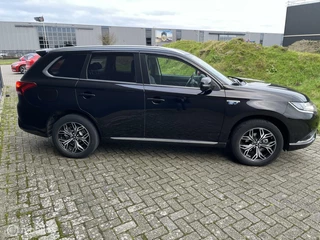 Mitsubishi Outlander Mitsubishi Outlander 2.4 PHEV Pure 18