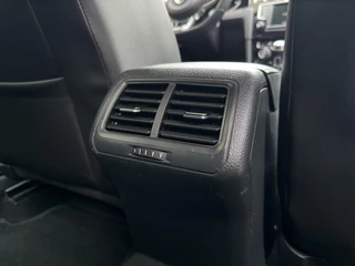 Volkswagen Golf Volkswagen Golf Variant 1.4 TSI R-line 150pk | Navigatiesysteem | Osram LED verlichting | Trekhaak uitklapbaar | Keyless entry | Stoelverwarming | Cruise control | R-stuur | Parkeersensoren voor en achter | Achteruitrijcamera - afbeelding nr 43
