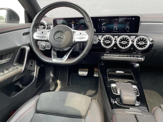 Mercedes-Benz CLA Mercedes CLA-klasse 180 AMG-Line|Pano|CarPlay|Widescreen - afbeelding nr 16