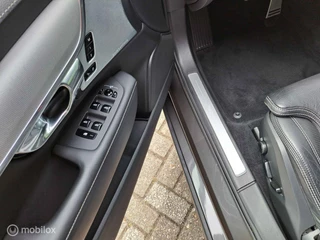 Volvo V90 Volvo V90 2.0 T8 Twin Engine AWD R-Design|Pano|Trekhaak|Leder|B&W - afbeelding nr 17