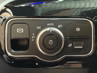 Mercedes-Benz A-Klasse Mercedes-Benz A-klasse 220 Launch Edition Premium Plus AMG Night | pano | Leer | Multibeam | HUD | Memory | Keyless | Sfeerver - afbeelding nr 20
