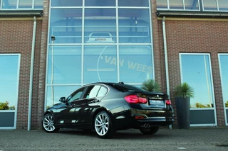 BMW 3 Serie ➡️ BMW 3-serie 320i F30 Centennial High Executive Sedan Facelift | 184 pk | NL auto | 2e eigenaar | 4 cilinder | LED | Leer | Navi | Camera | Sporstuur | Cruise control | Climate control - afbeelding nr 3