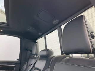 Dodge Ram 1500 Dodge Ram 1500 5.7 V8 4x4 Crew Cab Laramie Pano Full Navi SideSteps Trekhaak Luchtvering - afbeelding nr 17