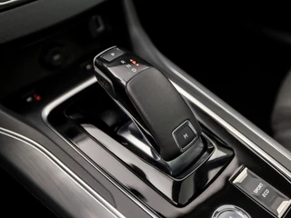 Peugeot 308 Peugeot 308 SW 1.2 PureTech Sport Automaat (PANORAMADAK, APPLE CARPLAY, STOELVERWARMING, ADAPTIVE CRUISE, SPORTSTOELEN, KEYLESS, GETINT GLAS, TREKHAAK, 360 CAMERA, NIEUWSTAAT) - afbeelding nr 29
